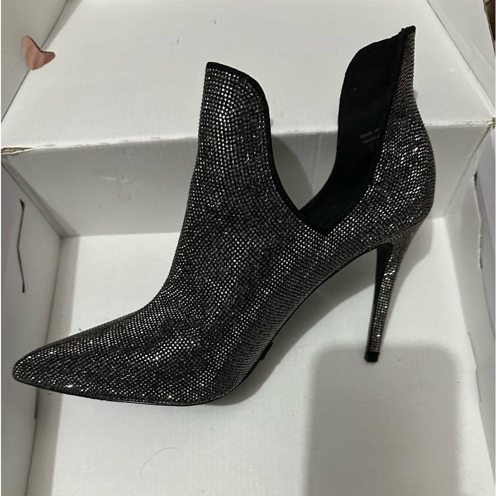 Black sparkly Aldo heels. Worn a few times in very good condition.